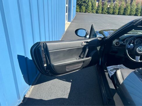 Used 2015 MAZDA MX-5 Miata Sport image 22