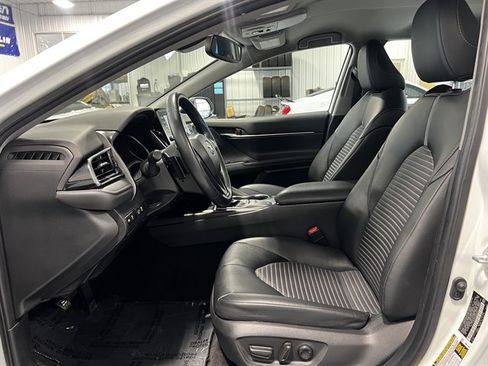 Used 2024 Toyota Camry SE image 10