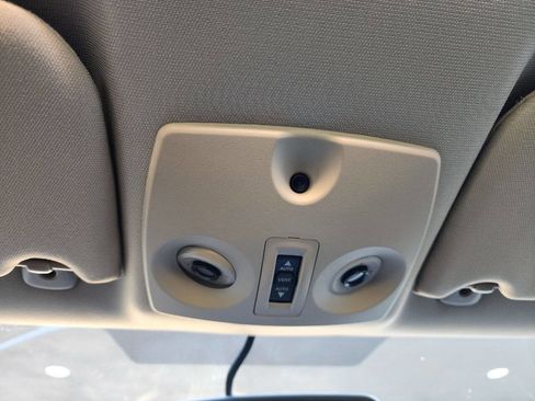 Used 2011 Chrysler 200 Limited image 17