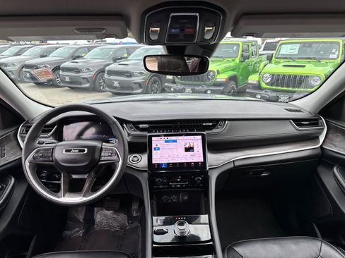 Used 2023 Jeep Grand Cherokee L Limited w/ Black Appearance Package image 33