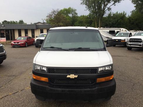 Used 2019 Chevrolet Express 2500 w/ Driver Convenience Package RWD image 2