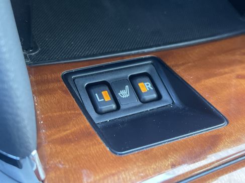 Used 2010 Toyota Camry XLE image 25