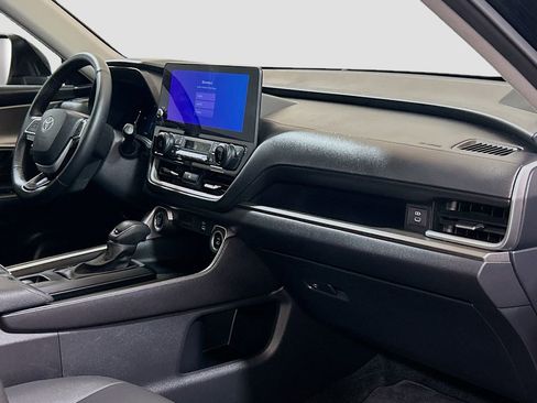 Used 2025 Toyota Grand Highlander AWD image 28