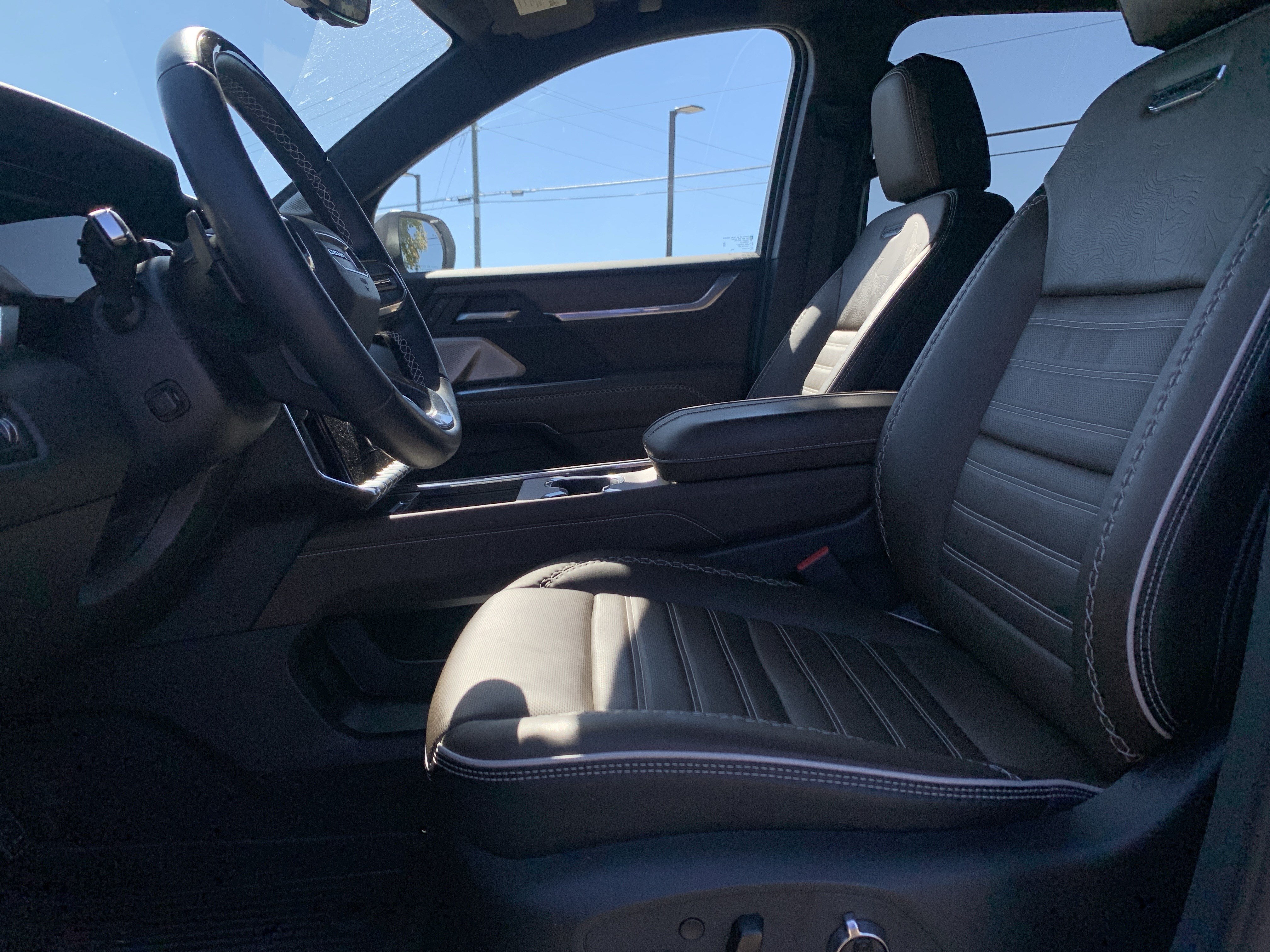 Used 2026 GMC Acadia Denali Ultimate w/ LPO, Floor Liner Package AWD/4WD image 16