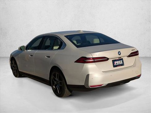 Used 2025 BMW i5 xDrive40 w/ Premium Package image 8