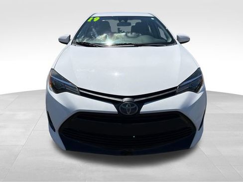 Used 2019 Toyota Corolla LE FWD image 2