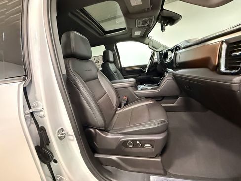 Used 2024 GMC Sierra 3500 Denali w/ Denali Reserve Package image 13