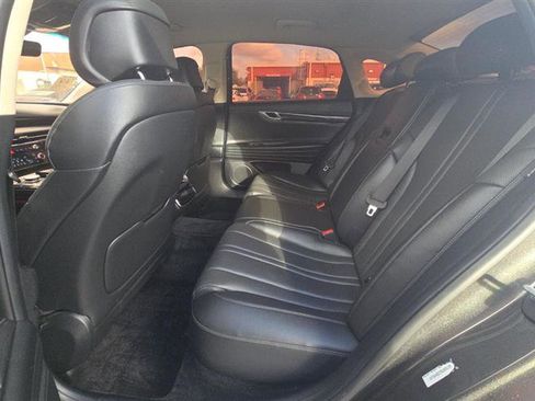 Used 2025 Genesis G80 2.5T image 8