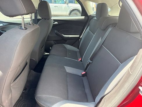 Used 2013 Ford Focus SE w/ SE Winter Pkg FWD image 8