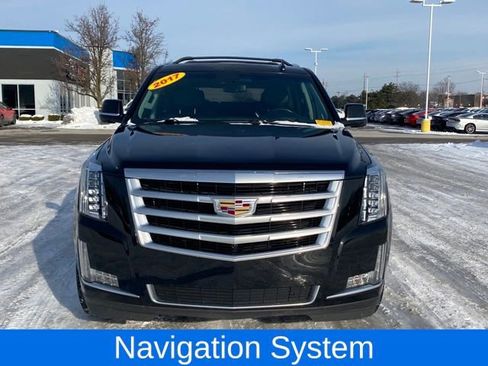 Certified 2017 Cadillac Escalade Luxury image 3