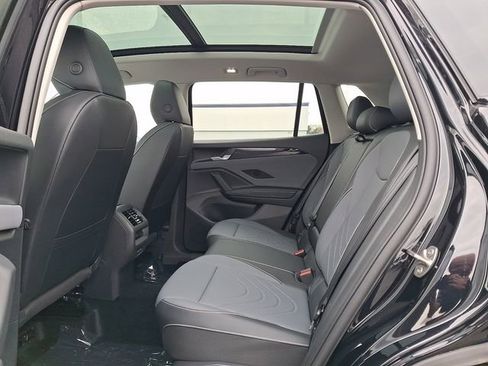 New 2026 Volkswagen Tiguan SE image 5