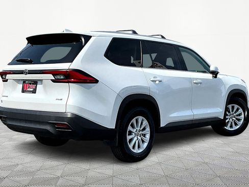 Used 2024 Toyota Grand Highlander XLE image 7