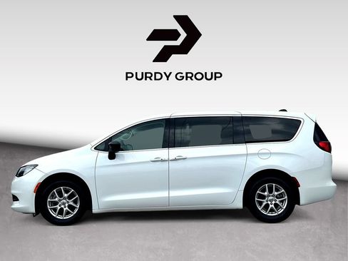 Used 2024 Chrysler Voyager LX FWD image 4