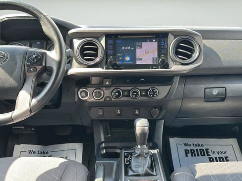 Used 2017 Toyota Tacoma TRD Sport AWD/4WD image 8