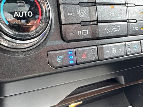 Used 2016 Ford F150 Lariat w/ Equipment Group 502A Luxury AWD/4WD image 8