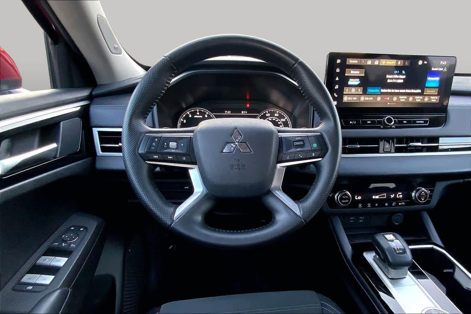 Used 2025 Mitsubishi Outlander SE FWD image 6