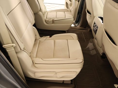 Used 2023 GMC Yukon Denali AWD/4WD image 15