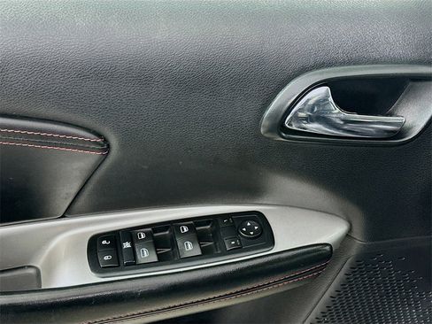 Used 2015 Dodge Journey R/T w/ Flexible Seating Group image 21