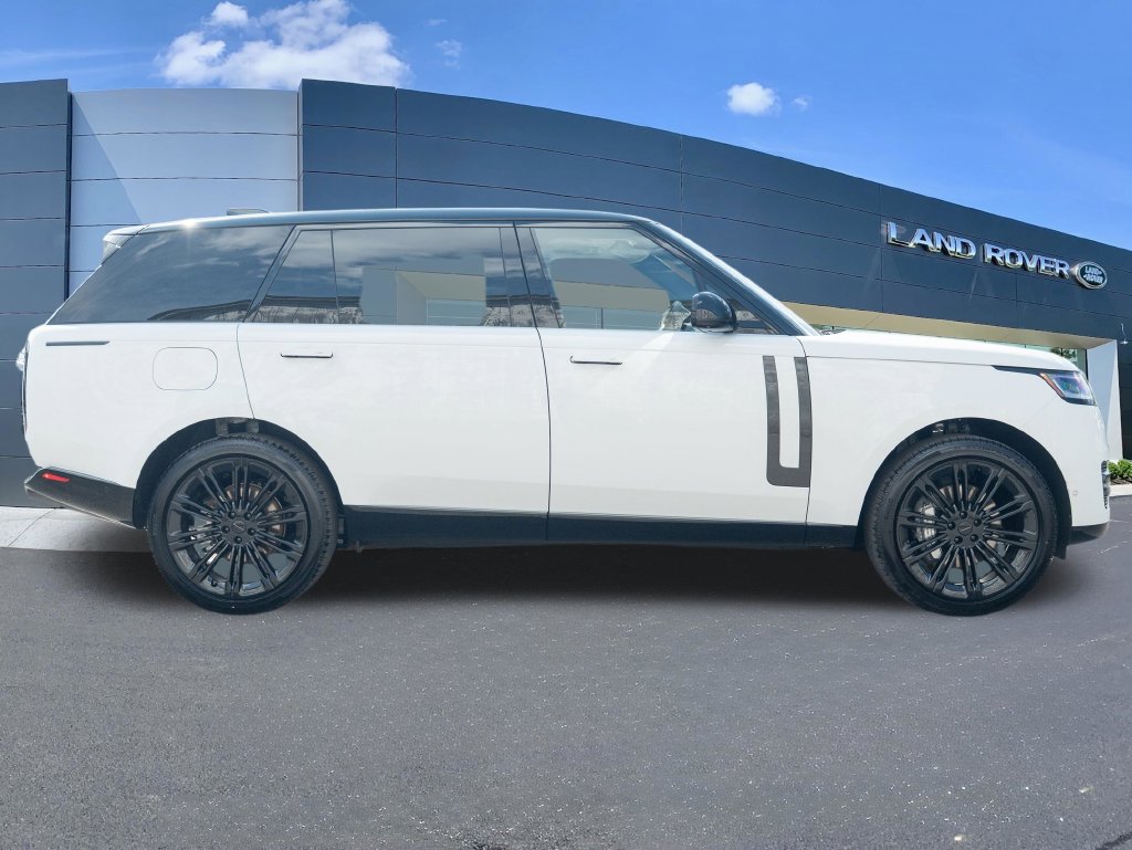 New 2026 Land Rover Range Rover Long Wheelbase SE AWD/4WD image 8