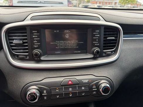 Used 2019 Kia Sorento L FWD image 9