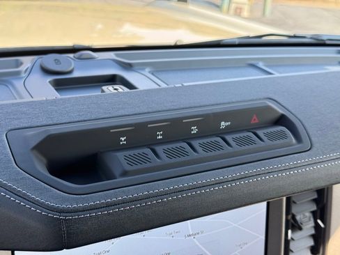 New 2025 Ford Bronco Outer Banks w/ Sasquatch Package image 33