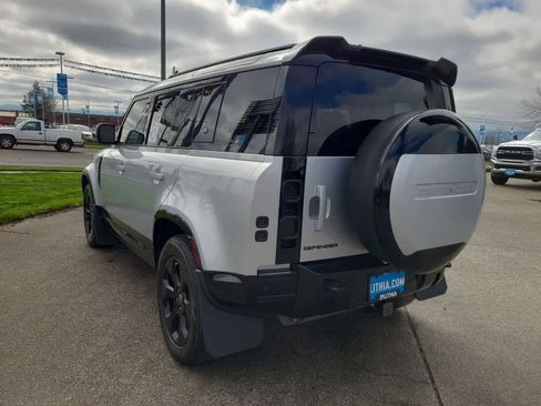 Used 2024 Land Rover Defender 110 X-Dynamic SE image 12