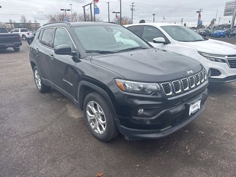 Used 2024 Jeep Compass Latitude image 1
