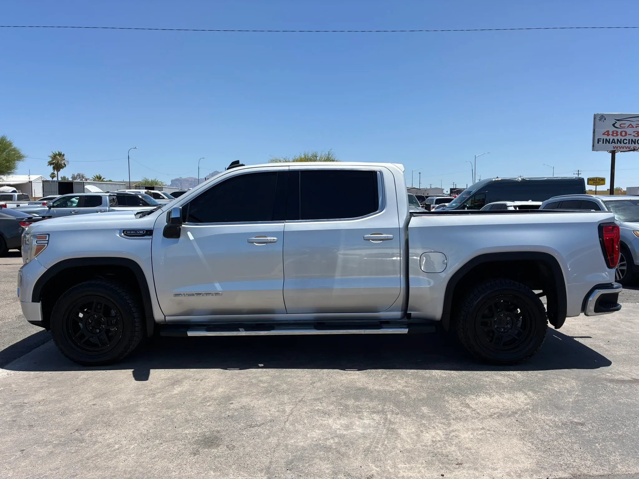 Used 2020 GMC Sierra 1500 SLE w/ SLE Value Package RWD image 3