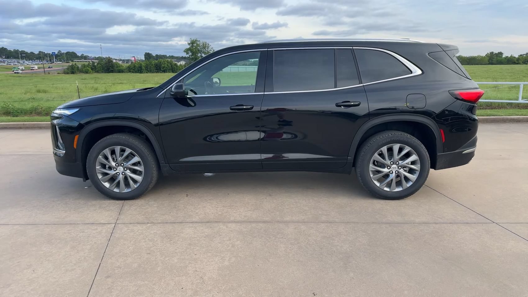 New 2026 Buick Enclave Preferred w/ Super Cruise Package FWD image 4