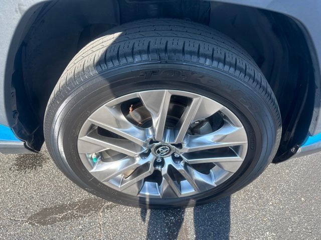 Used 2019 Toyota RAV4 XLE Premium w/ Advanced Technology Package FWD image 12