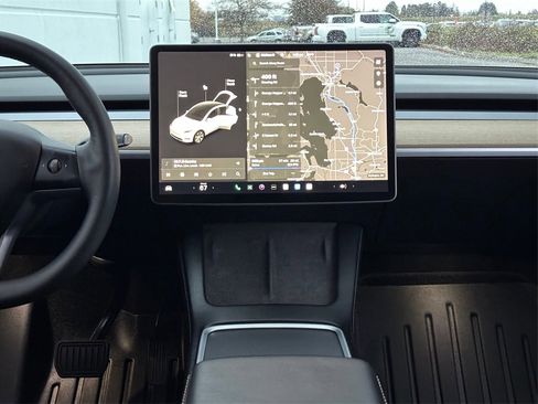 Used 2021 Tesla Model Y Long Range image 14