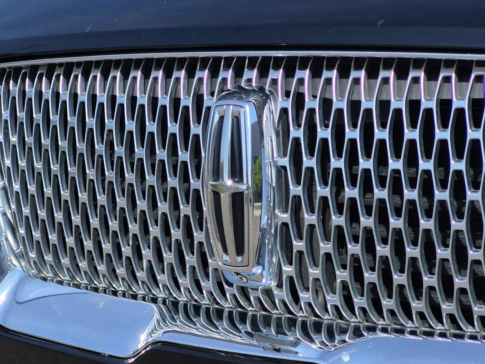 Used 2018 Lincoln Navigator Reserve AWD/4WD image 12