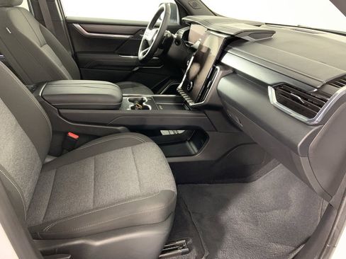 Used 2025 GMC Acadia Elevation image 14