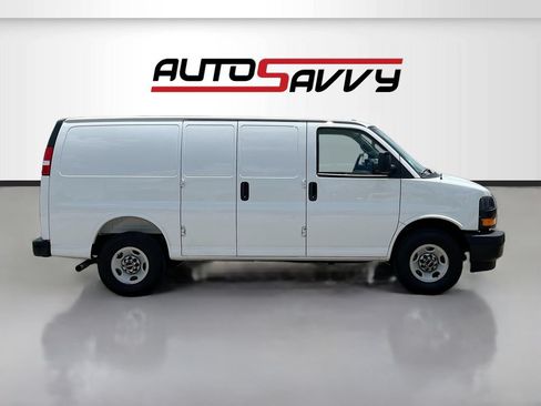 Used 2025 GMC Savana 2500 w/ Driver Convenience Package RWD image 8