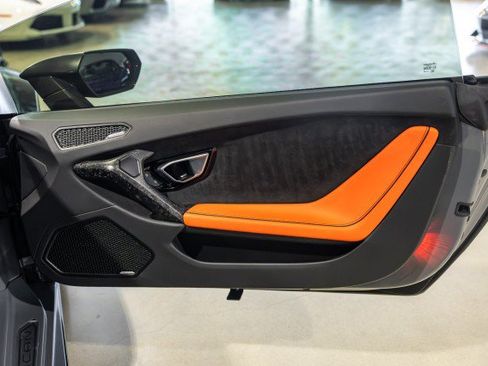 Used 2022 Lamborghini Huracan EVO RWD image 32