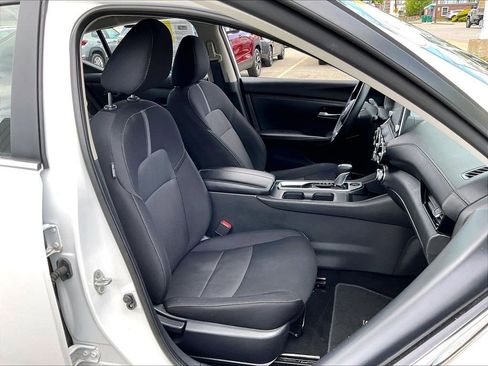 Used 2024 Nissan Sentra SV FWD image 11
