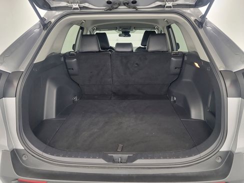 Used 2021 Toyota RAV4 LE image 27