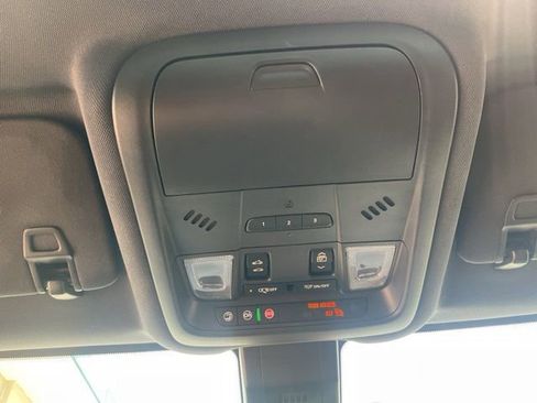 Used 2024 Chevrolet Equinox Premier FWD image 25