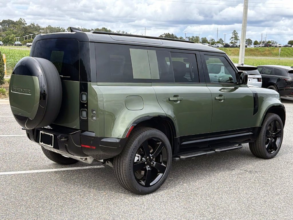 New 2026 Land Rover Defender 110 X-Dynamic SE AWD/4WD image 5