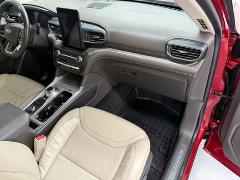 Used 2020 Ford Explorer Platinum w/ Premium Technology Package image 46