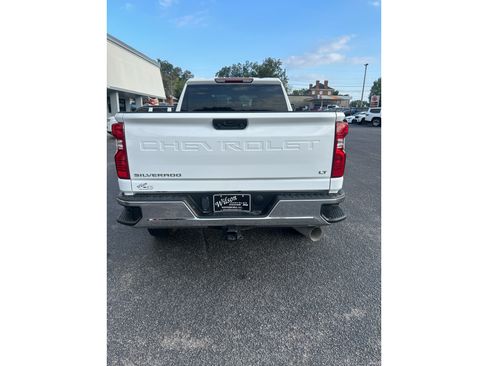 Used 2025 Chevrolet Silverado 2500 LT AWD/4WD image 9