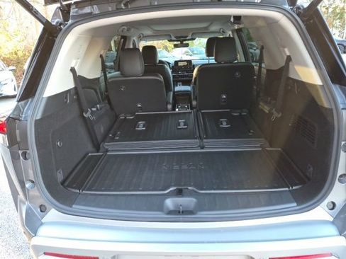 Used 2025 Nissan Pathfinder SL w/ SL Premium Package image 10