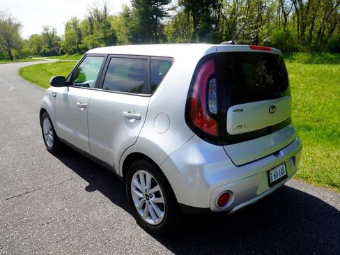 Used 2019 Kia Soul + FWD image 6