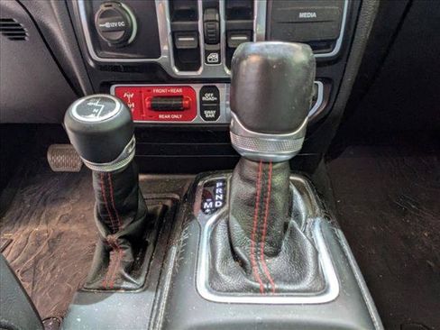 Used 2020 Jeep Gladiator Rubicon AWD/4WD image 15
