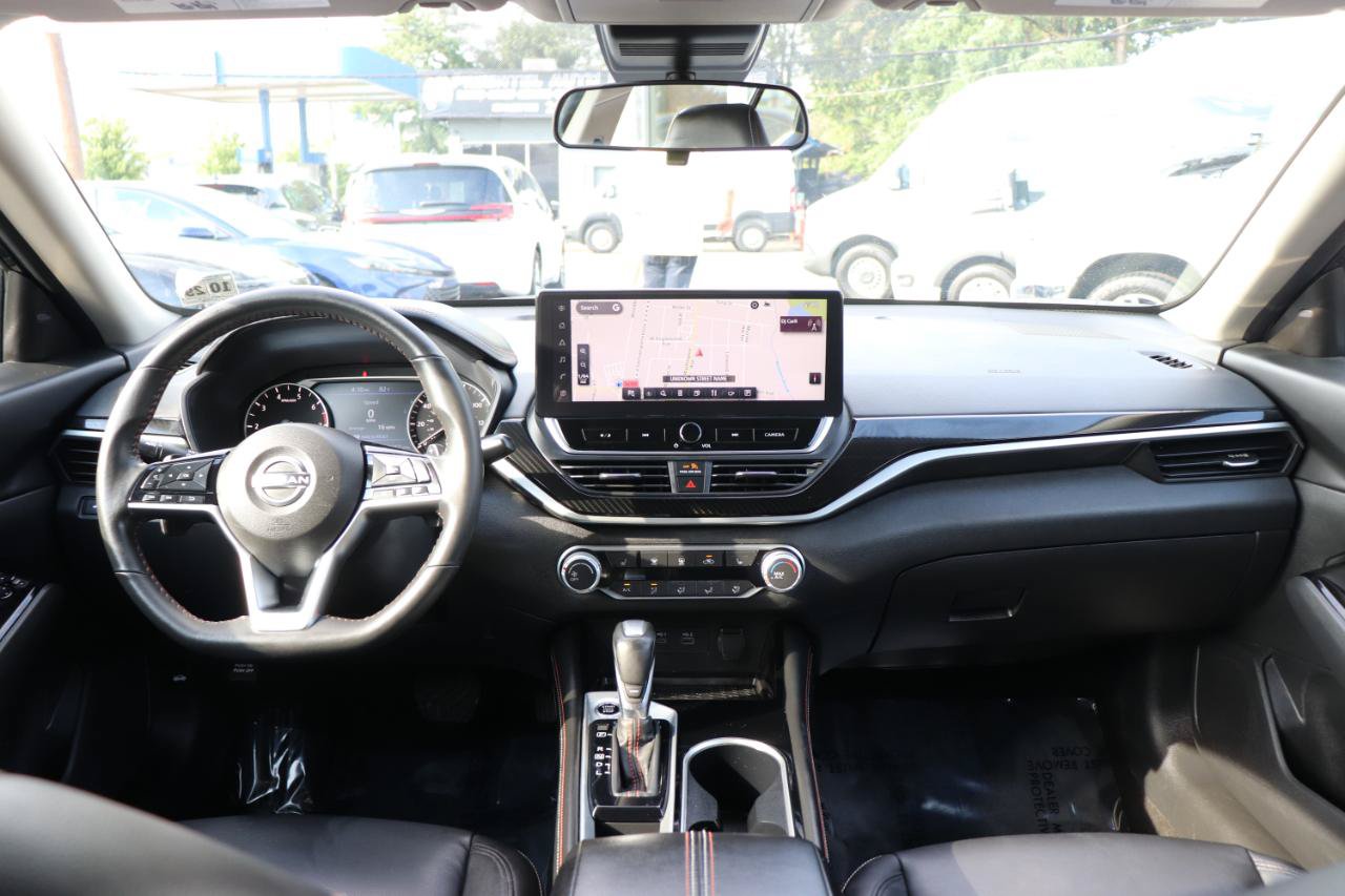 Used 2024 Nissan Altima 2.5 SR w/ SR Premium Package FWD image 16
