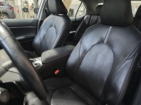 Used 2020 Toyota Camry XSE FWD image 15
