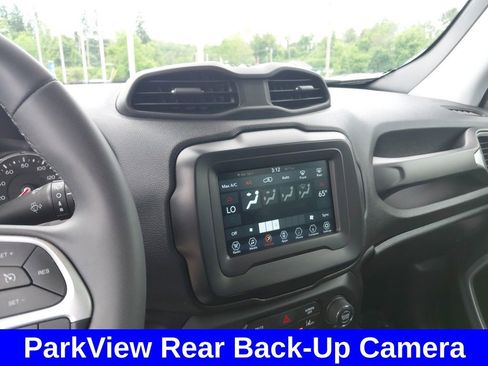 Used 2021 Jeep Renegade Latitude FWD image 24