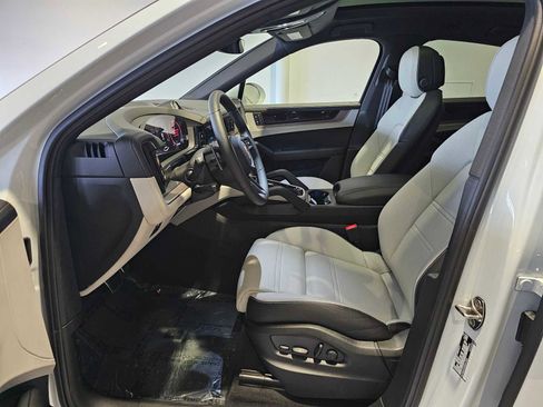 New 2025 Porsche Cayenne S image 5