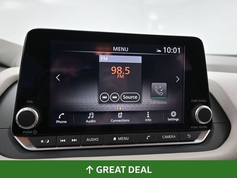Used 2025 Nissan Rogue SV FWD image 40