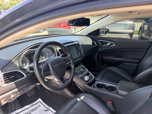 Used 2017 Chrysler 200 Limited Platinum w/ Comfort & Convenience Group FWD image 13